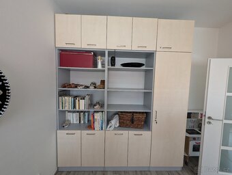 Kancelářská skříň - 2