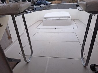 Rybářská loď s kajutou Bertram 25 - 2