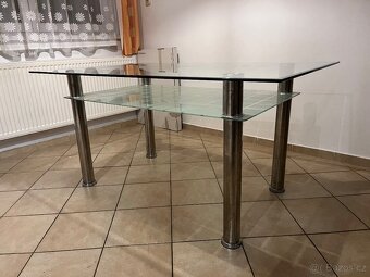 Jídelní stůl skleněný - 2