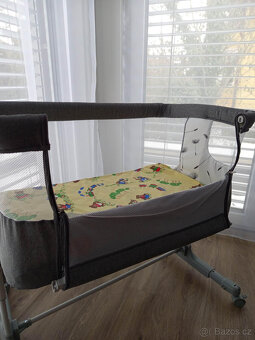 Cestovní postýlka na kolečkách - 2