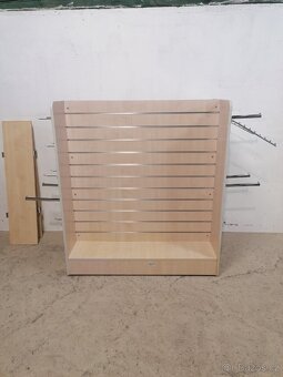 Prodejní 4 straný regál na kolečkách - 2