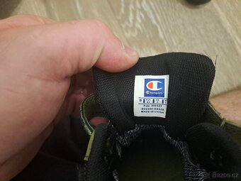 Prodam více paru bot po synovi - 2