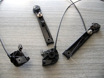 BMW E39 - táhla nastavení pásů - 2