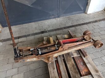 Hydraulický zvedák - 2