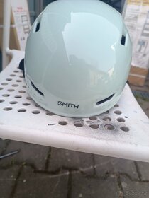 Smith snowboardová helma - 2