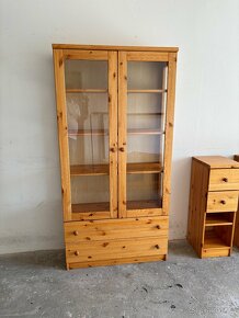 PRODÁM VITRÍNU A KONF. STOLEK A TV STOLEK -MAS. BOROVICE - 2