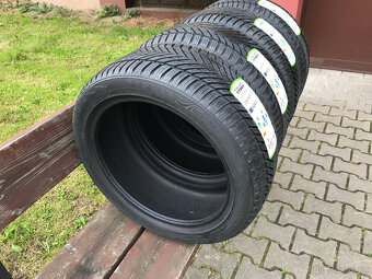 NOKIAN celoroční sada nových pneu Seasonproof1 225/45 R17 - 2