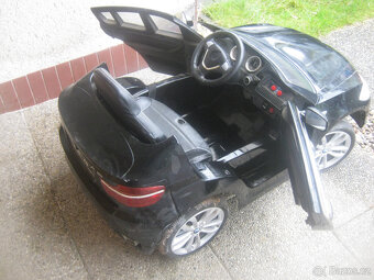 Prodám dětské elektrické autíčko BMW X6 - BLACK s D.O. - 2
