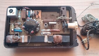 Bakelitové kapesní tranzistorové cestovní radio TESLA - 2