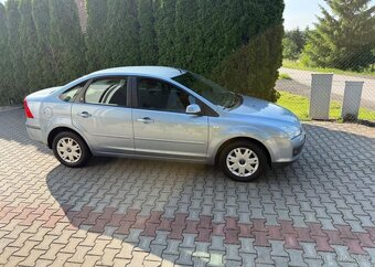 Ford Focus 1,6i Ghia Tažné Klima benzín - 2