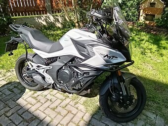 CF MOTO MT700 - 2