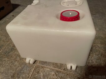 Nádrž na vodu do karavanu - 55l - 2