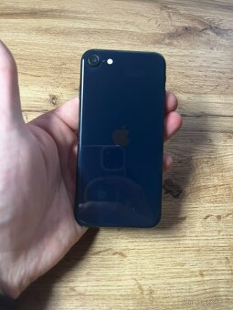 iPhone SE 3. (2022) 64 GB – 100% Baterie - záruka 6 měsíců - 2