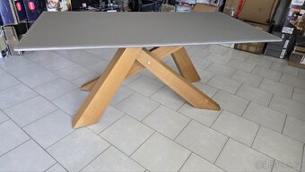 Designový jídelní stůl / Původní cena 15 tis. - 2