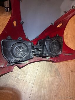 Maska a svetlo na Yamaha R1 98-99 Rn01 - 2