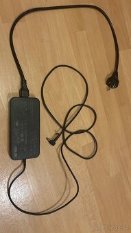 Nabijecka Asus (notebook) - 2