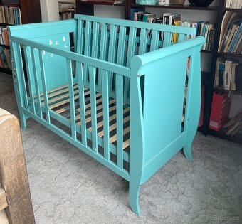 Dřevěná dětská postýlka na chalupu - 2