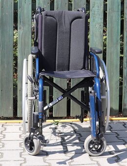 051-Mechanický invalidní vozík Meyra. - 2