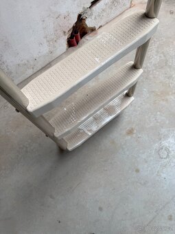 Schůdky k bazénu - 2