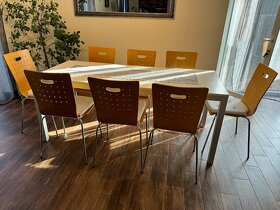 Stůl se 8 židlemi - 2