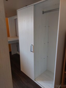 Dětská patrová postel se stolem a skříní - 2