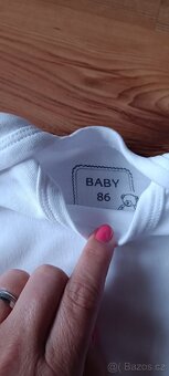 Bílé body krátký rukáv vel. 86 - 2