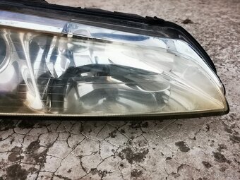 Pravy predni svetlo pre peugeot 406 coupe. - 2