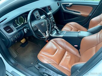 Volvo V60 2.4D D6/208kwPlug-in Hybrid,Summum,AWD, pěkný vůz - 2