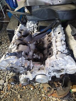 BMW N63B44 A 740i nebo 750i V8 - zbytek dílů z motoru - 2