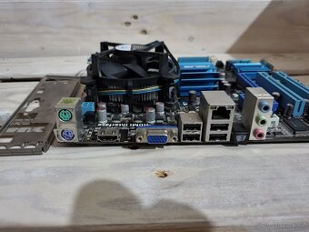 Deska p5g41t-m s E5500 (socket 775) na doplnění. - 2