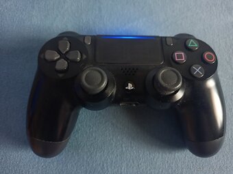 PS4 slim 500gb + ovladač + kabely - 2