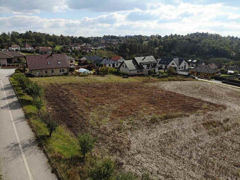 Prodej stavebního pozemku 954 m² Petráveč - 2