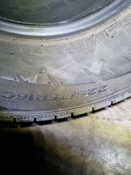 Zimní pneu 225/75R16C Continental - 2