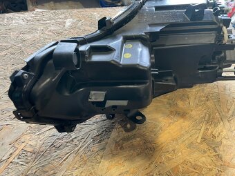 levé přední světlo LEXUS CT200h - 2