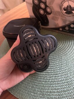 Novy nepouzivany strojek Remington - 2