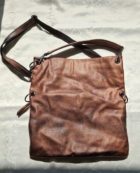 Hnědá nošená kabelka - 2