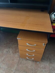 Kancelářský stůl + kontejner - 2