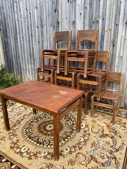 Masivní stůl + 9 židlí - 2