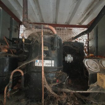 CHLADÍCÍ BOX 5 × 8 m - 2