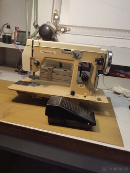 Šicí stroj Lucznik + skříňka/pedál - 2