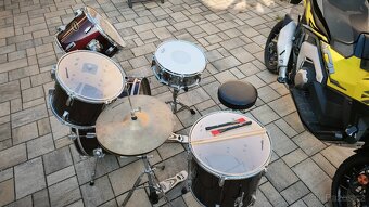 Souprava bicích Millenium. - 2