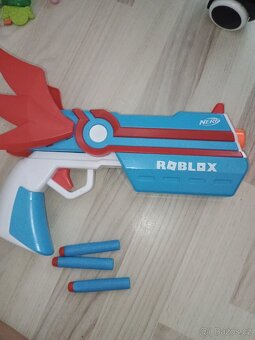 Roblox, nerf pistol se všemi třemi náboji - 2