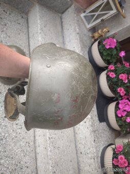 Vojenské helmy viz foto . - 2