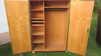 Stylová retro šatní skří - 2