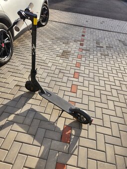 Xiaomi Mi Electric Scooter Essential – jako nová - 2