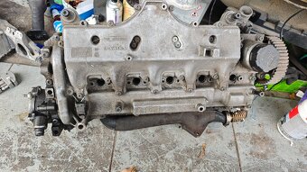 Hlava 2.4 d volvo - 2