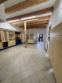 Pronájem komerčních prostor v centru Uherského Hradiště - 2