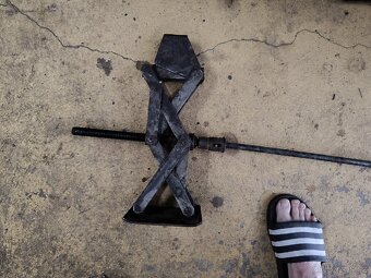 Starý hever, zvedák na auto - 2