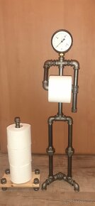 Industriální pomocník na WC - 2