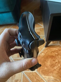 PS4 SLIM 500 GB (1 ovladač + 8 her) - 2